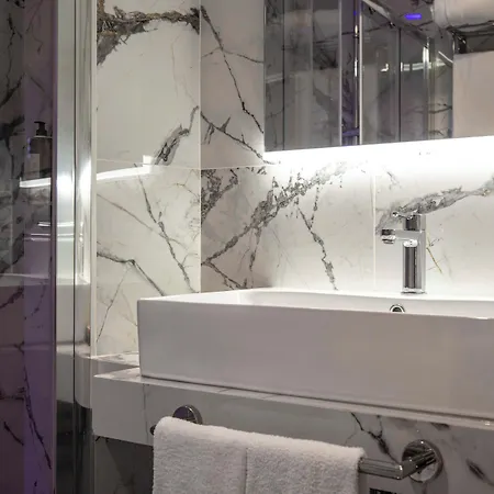 At Luxury Navona 4*